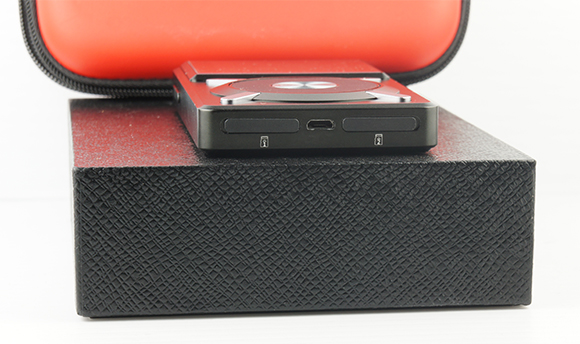 FiiO X5: Dual MicroSD Slots & Micro USB 2.0 Port