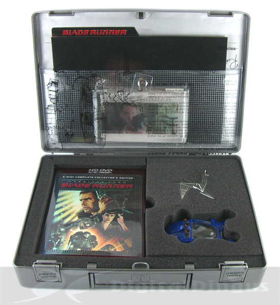 Blade Runner (Ultimate Collector's Edition HD DVD) - Briefcase Opened