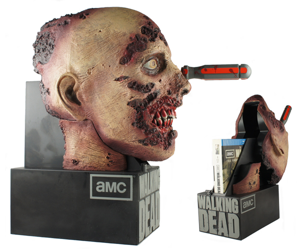 The Walking Dead: Season 2 (Zombie Statue Edition) (Blu-ray)