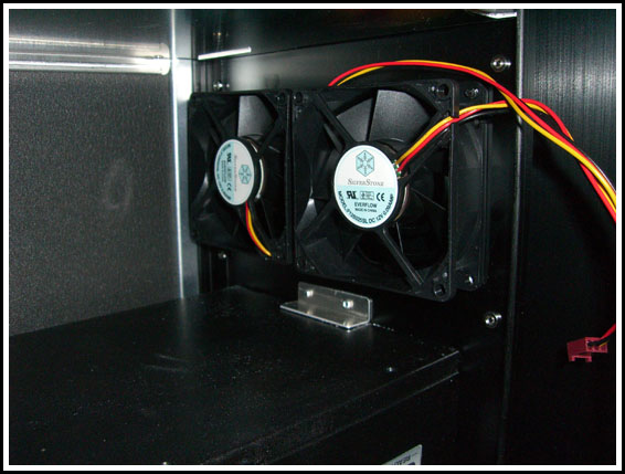 Two Silverstone FN81 fans installed in the Lian-Li PC-V2100B Plus II case